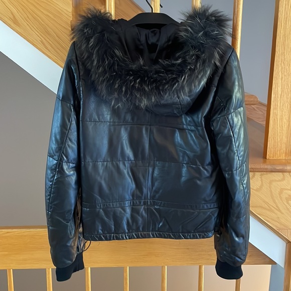 Leather puffer Jacket with real fur hood - Picture 6 of 11